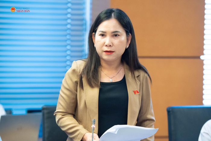 ĐBQH Lê Thị Ngọc Linh (Cà Mau) phát biểu. Ảnh: Xuân Quý