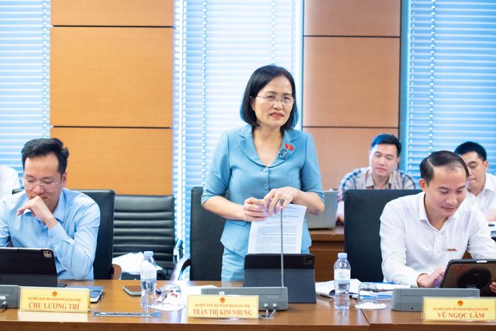 ĐBQH Trần Thị Kim Nhung phát biểu thảo luận. Ảnh: Đức Minh