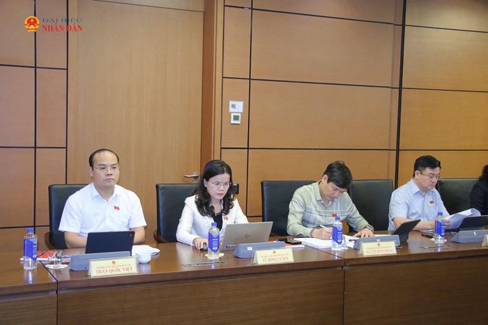 Các đại biểu tham dự thảo luận tổ. Ảnh: Đắc Trường