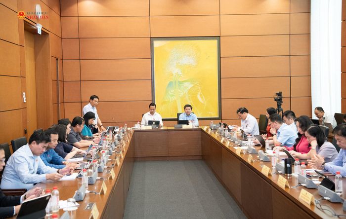 Toàn cảnh phiên thảo luận Tổ 4. Ảnh: Lâm Hiển