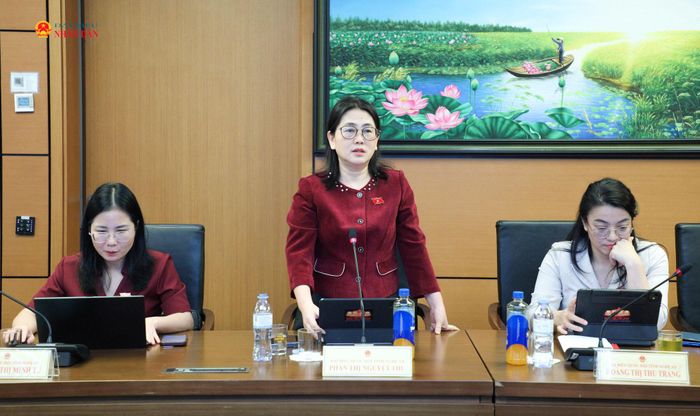 ĐBQH Phan Thị Nguyệt Thu (Nghệ An) phát biểu