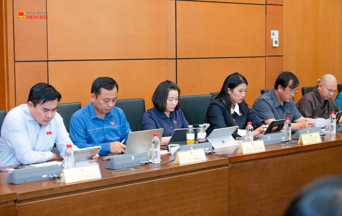 Đoàn ĐBQH tỉnh Quảng Trị tham dự phiên thảo luận tổ. Ảnh: Lâm Hiển