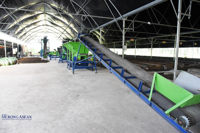 Dây chuyền, máy móc phục phụ khai thác, chế biến tại khu vực chăn nuôi của Hợp tác xã. Ảnh: Phùng Nguyện.