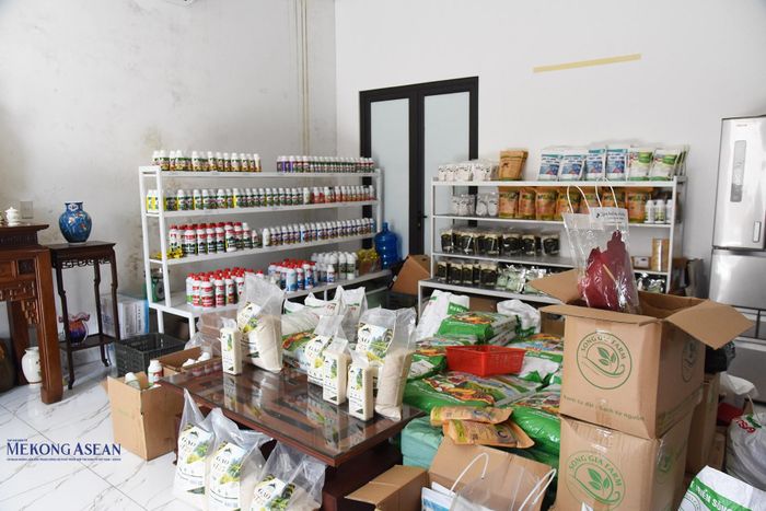 Các sản phẩm của Hợp tác xã Đầu tư Phát triển Sông Giá tại văn phòng của đơn vị. Ảnh: Phùng Nguyện.