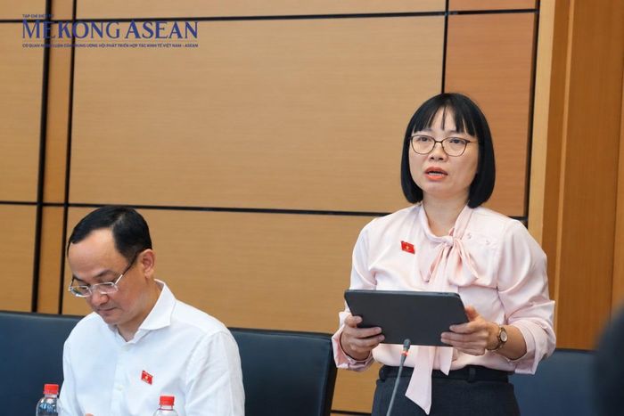 Đại biểu Nguyễn Thị Việt Nga phát biểu tại tổ. Ảnh: Đinh Nhung/Mekong ASEAN