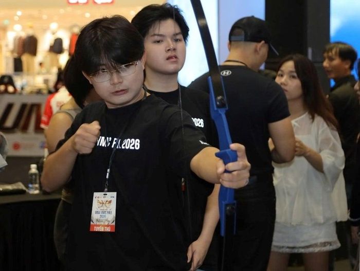 Thành viên của Noob Team (Á Quân) tham gia ở booth Visa
