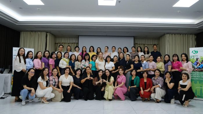 Đông đảo đại biểu tham dự Hội thảo chia sẻ các nội dung của dự án TALK tới tỉnh ngoài dự án tại Hà Nội.