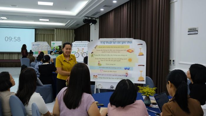 Đại diện địa phương đã triển khai dự án TALK chia sẻ kinh nghiệm thực tế với các đại biểu tại hội thảo.