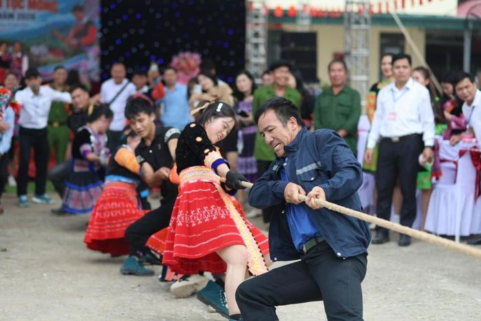 Hoạt động thể thao hấp dẫn tại Ngày hội văn hóa dân tộc Mông xã Suối Tọ