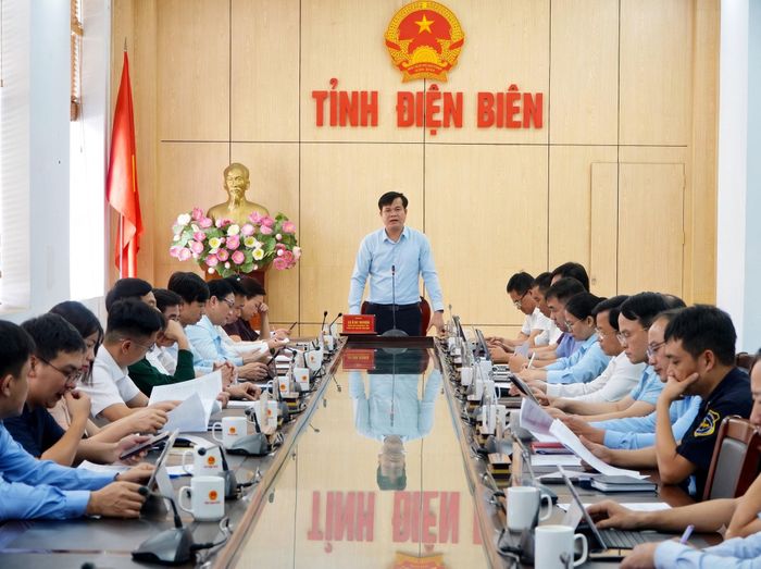 Phó Chủ tịch Thường trực UBND Tỉnh Lò Văn Cương phát biểu tại cuộc họp