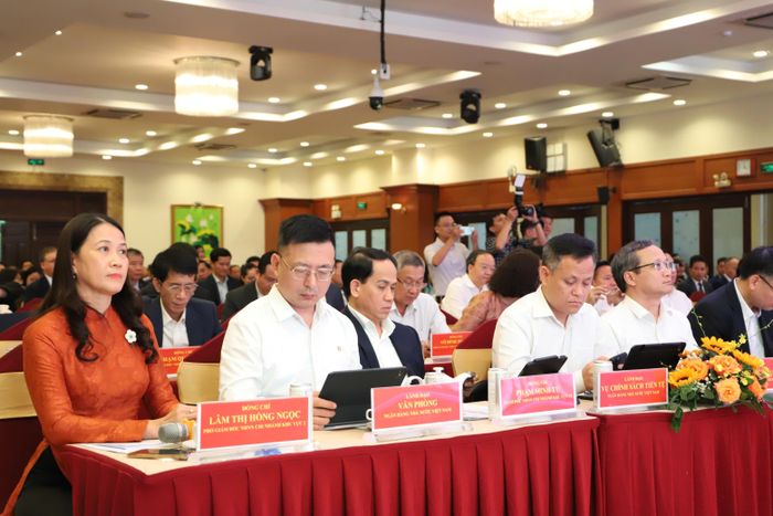 Các đại biểu đại diện các Vụ, NHNN Khu vực tham dự Hội nghị
