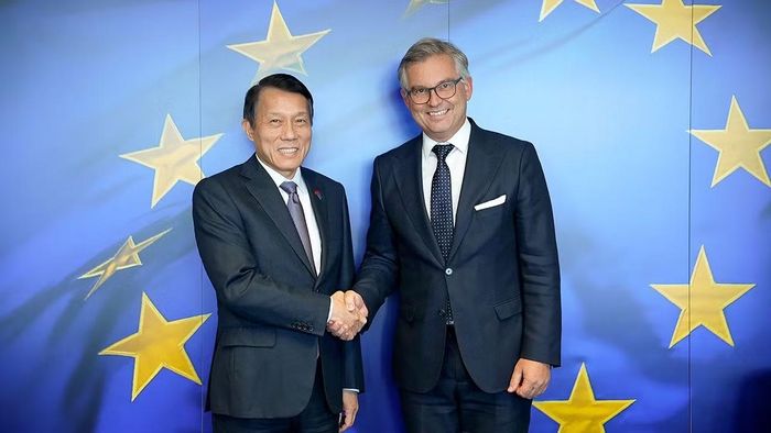 Bộ trưởng Lương Tam Quang và Cao ủy châu Âu về Nội vụ và Di cư Magnus Brunner.