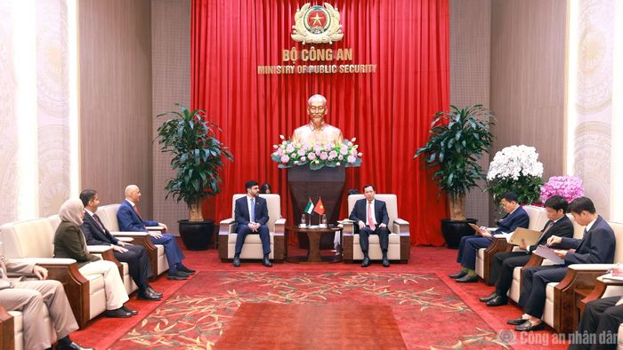 Hai bên thảo luận một số phương hướng hợp tác thời gian tới.