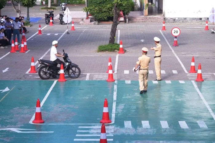 "Chiến dịch đào tạo kỹ năng lái xe mô tô, xe gắn máy an toàn" tại Nghệ An đang tạo nên một bước chuyển mình mạnh mẽ trong nhận thức và thói quen tham gia giao thông của thế hệ trẻ.