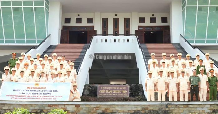 Tuổi trẻ Công an TP Cần Thơ sinh hoạt chính trị, giáo dục truyền thống tại Khu di tích lịch sử Chiến thắng Chương Thiện.