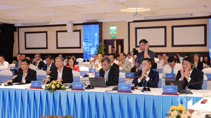 Đông đảo các đại biểu tham dự hội nghị.
