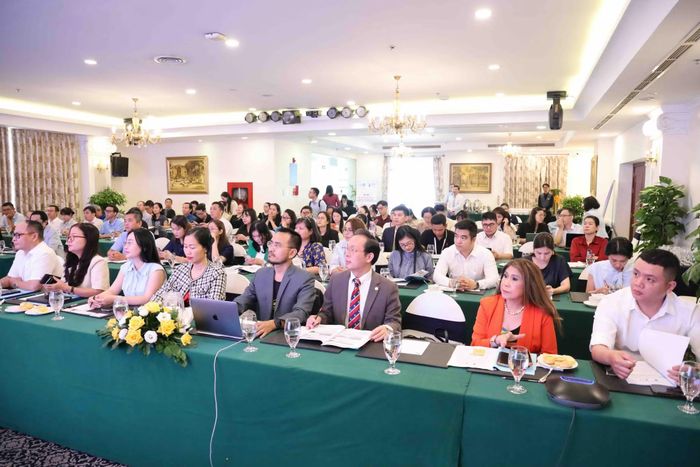 Các đại biểu dự hội thảo.