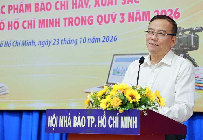 Trưởng phòng Tuyên truyền, Báo chí - Xuất bản, Ban Tuyên giáo Thành ủy TP Hồ Chí Minh Nguyễn Minh Hải thông tin về tình hình xét chọn các tác phẩm.