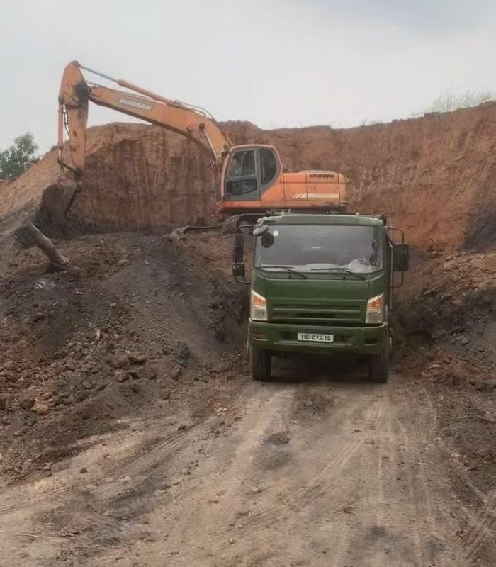 Hình ảnh khai thác đất vượt phạm vi được phép của Công ty TNHH HTC Phú Thọ.