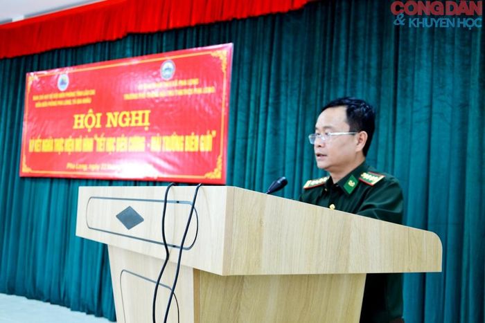 Đại tá, Chính ủy Bộ đội Biên phòng Lào Cai Trần Quang Tùng phát biểu tại lễ kết nghĩa. Ảnh: Quốc Hồng