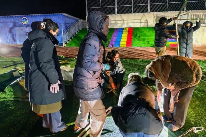 Chính quyền Trung Quốc đang huy động lực lượng tìm kiếm cứu nạn, hỗ trợ người dân và đánh giá nguy cơ thảm họa thứ sinh bởi trận động đất mạnh 7 độ xảy ra tối 22/10 tại Khu tự trị Tây Tạng. Ảnh: Tân Hoa Xã