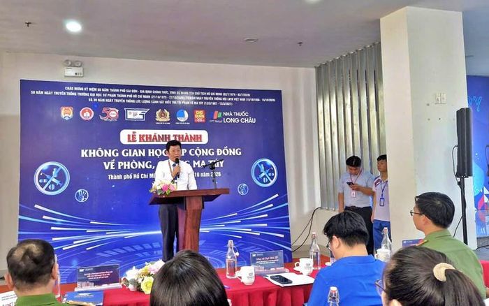 TS Cao Anh Tuấn, Phó Hiệu trưởng Trường Đại học Sư phạm Thành phố Hồ Chí Minh phát biểu tại buổi lễ.