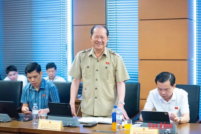 Đại biểu Bế Xuân Trường, Phó Chủ tịch Ủy ban Trung ương Mặt trận Tổ quốc Việt Nam, Chủ tịch Hội Cựu chiến binh Việt Nam phát biểu thảo luận tại tổ.