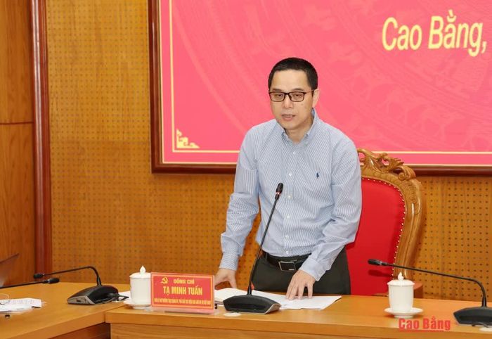 Phó Chủ tịch Viện Hàn lâm Khoa học xã hội Việt Nam Tạ Minh Tuấn phát biểu tại buổi làm việc.