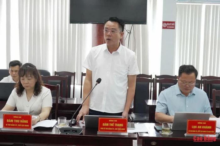 Lãnh đạo xã Hòa An phát biểu tại buổi làm việc.