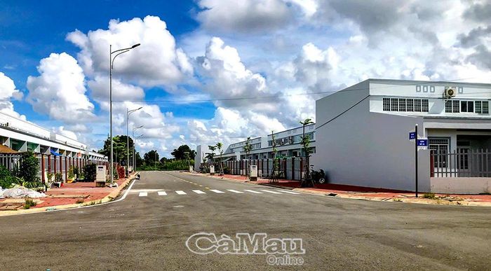 Dự án nhà ở xã hội tại Khu dân cư Tân Xuyên, do Công ty Phát triển nhà tỉnh Cà Mau thực hiện, góp phần bổ sung nguồn cung cho người có thu nhập thấp.