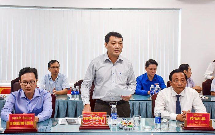 Đồng chí Nguyễn Minh Nhứt, Giám đốc Sở Nội vụ, công bố Quyết định của Ban Thường vụ Tỉnh uỷ.