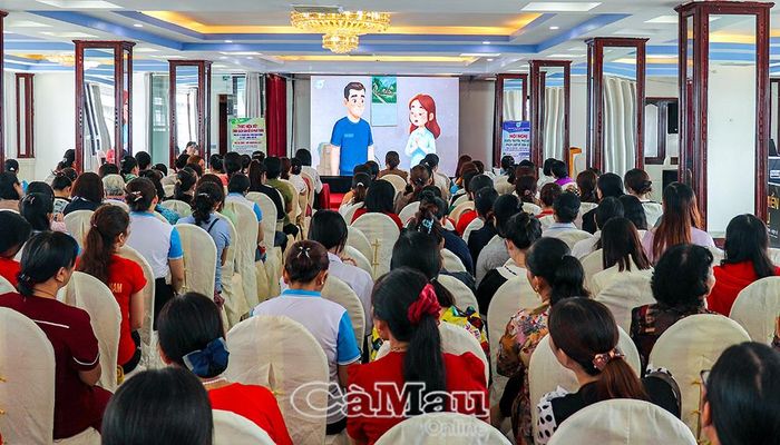Clip hoạt hình với hình ảnh trực quan, sinh động giúp đại biểu dễ tiếp cận các thông điệp về dân số, bình đẳng giới và sức khoẻ sinh sản.