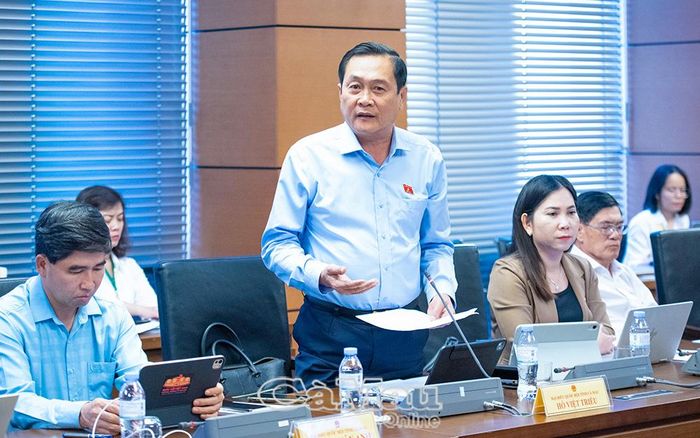 Thiếu tướng Hồ Việt Triều, Giám đốc Công an tỉnh Cà Mau, Uỷ viên Uỷ ban Quốc phòng, An ninh và Đối ngoại của Quốc hội, đề nghị đẩy mạnh phân cấp, tháo gỡ vướng mắc trong mua sắm y tế.
