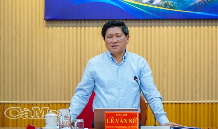 Phó Chủ tịch UBND tỉnh Lê Văn Sử nhấn mạnh tính cấp bách, phải triển khai ngay, tuyệt đối không để người dân tiếp tục sinh sống tại những khu vực đã xác định có nguy cơ sạt lở cao, mất an toàn mà không có giải pháp xử lý.