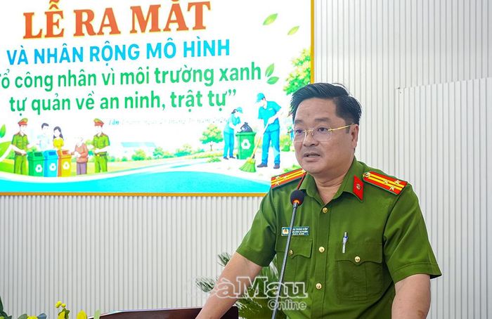 Thượng tá Phan Trung Kiên, Trưởng Công an phường Tân Thành, tiếp thu ý kiến chỉ đạo.