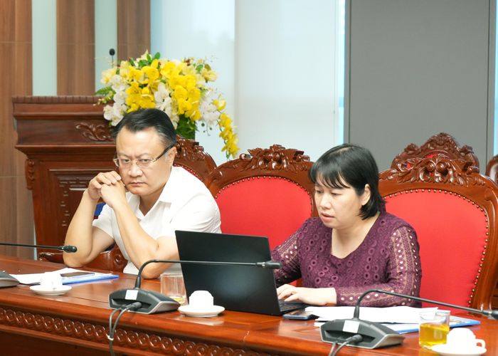 Các đại biểu thảo luận tại cuôc họp. Ảnh: M. Thúy