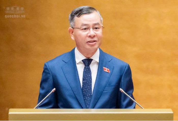 Bộ trưởng Bộ Tài chính Ngô Văn Tuấn trình Quốc hội dự án Luật sửa đổi, bổ sung một số điều của Luật Đầu tư. Ảnh: quochoi.vn
