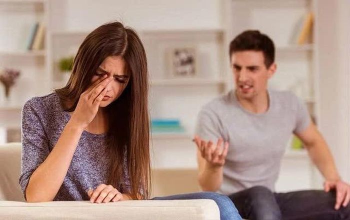 Tiền bạc không chỉ là vấn đề chi tiêu mà còn liên quan đến sự tin tưởng, tôn trọng và bình đẳng giữa vợ chồng. Ảnh minh họa