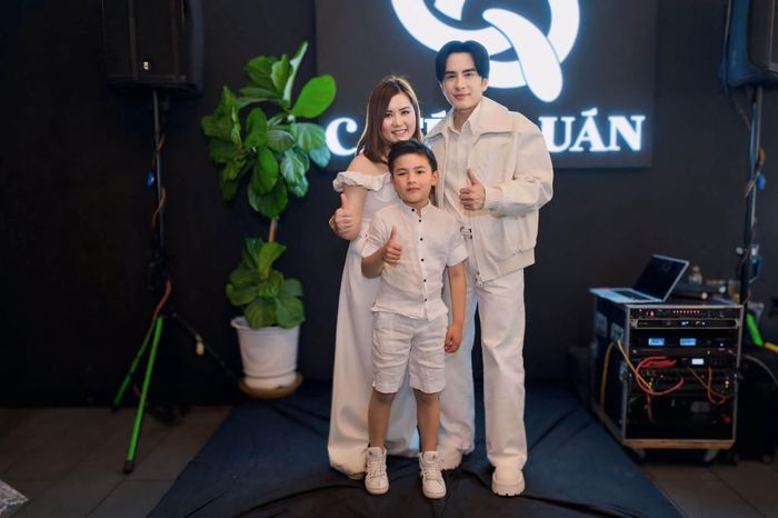 Dù đã ly hôn, Đan Trường và Thủy Tiên vẫn giữ mối quan hệ hòa hợp, cùng nỗ lực nuôi dạy con cái.