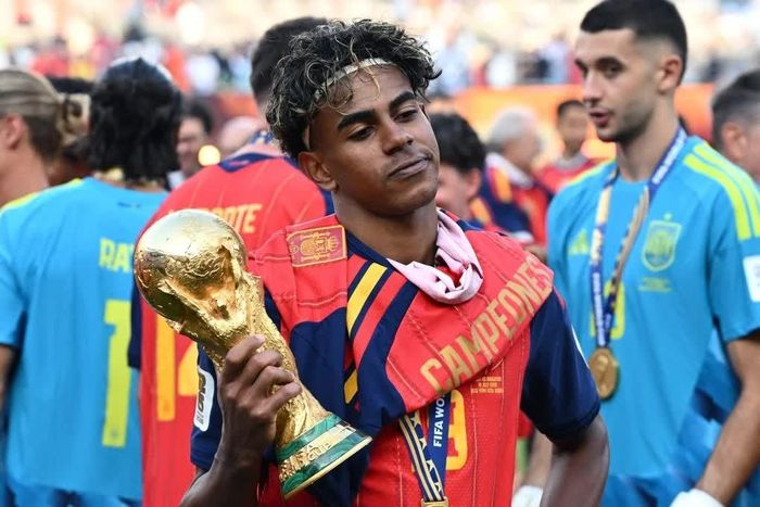 Lamine Yamal được kỳ vọng cạnh tranh Quả bóng Vàng 2026 sau những màn trình diễn nổi bật trong màu áo Barcelona và đội tuyển Tây Ban Nha. Ảnh: POX Sport