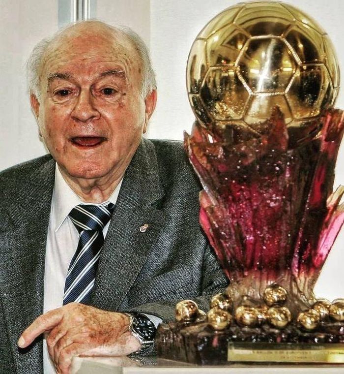 Cố huyền thoại Alfredo Di Stefano là người duy nhất nhận danh hiệu Siêu Quả bóng vàng