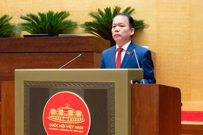 Bộ trưởng Bộ Tư pháp Hoàng Thanh Tùng trình bày Tờ trình tóm tắt dự án Luật Văn bản quy phạm pháp luật
