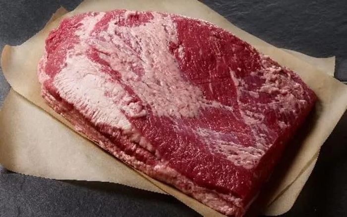 Gầu bò có hàm lượng chất béo tương đối cao, người dùng nên kiểm soát khẩu phần.