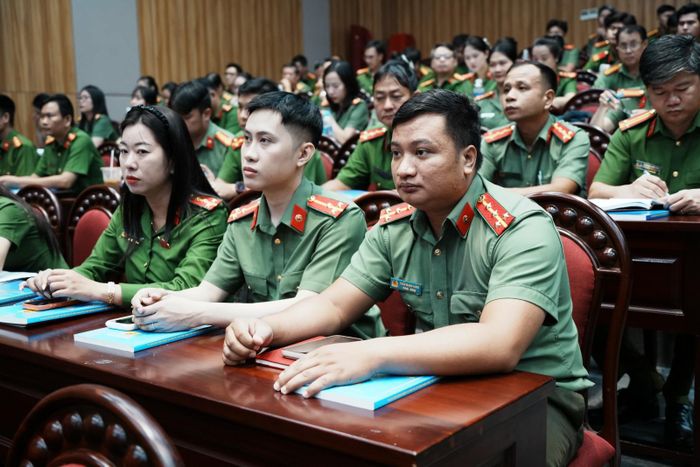 Cán bộ, chiến sĩ Công an các đơn vị, địa phương tại lớp bồi dưỡng. 