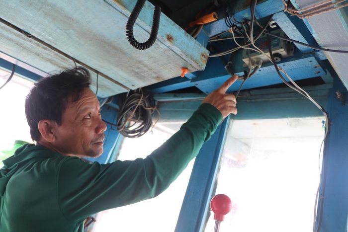 Thiết bị giám sát hành trình (VMS) trên một tàu cá ở TPHCM