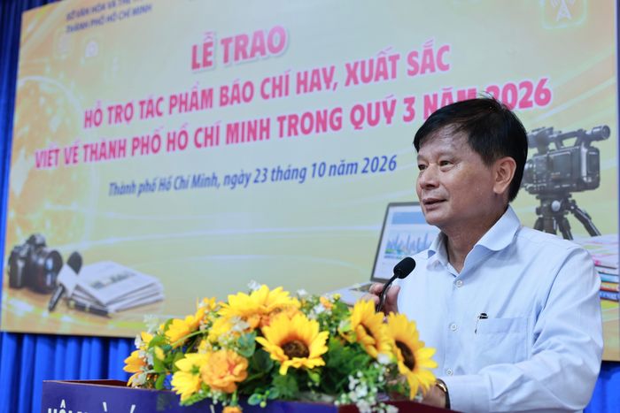 Nhà báo Trần Trọng Dũng, Phó Chủ tịch Hội Nhà báo Việt Nam phát biểu tại Lễ trao thưởng