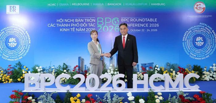 Phó Chủ tịch Thường trực UBND TPHCM Nguyễn Lộc Hà chào mừng bà Moriyama Ayako tại BPC 2026