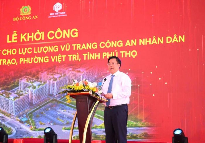 Chủ tịch UBND tỉnh Trần Duy Đông phát biểu tại lễ khởi công.