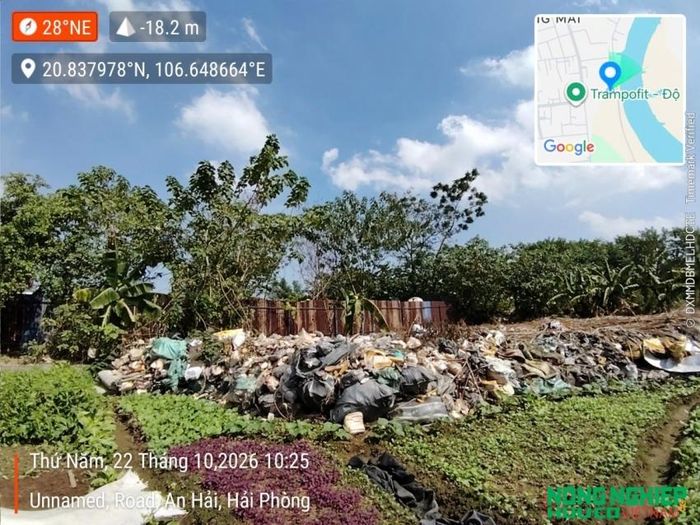  Bãi phế thải công nghiệp sát cạnh xưởng sản xuất đế giày, nhựa và cao su của hộ ông Nguyễn Quyết Chiến. 