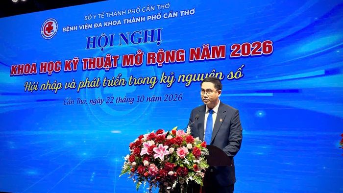 BSCKII Lý Hồng Khiêm, Giám đốc Bệnh viện Đa khoa TP Cần Thơ, phát biểu tại hội thảo